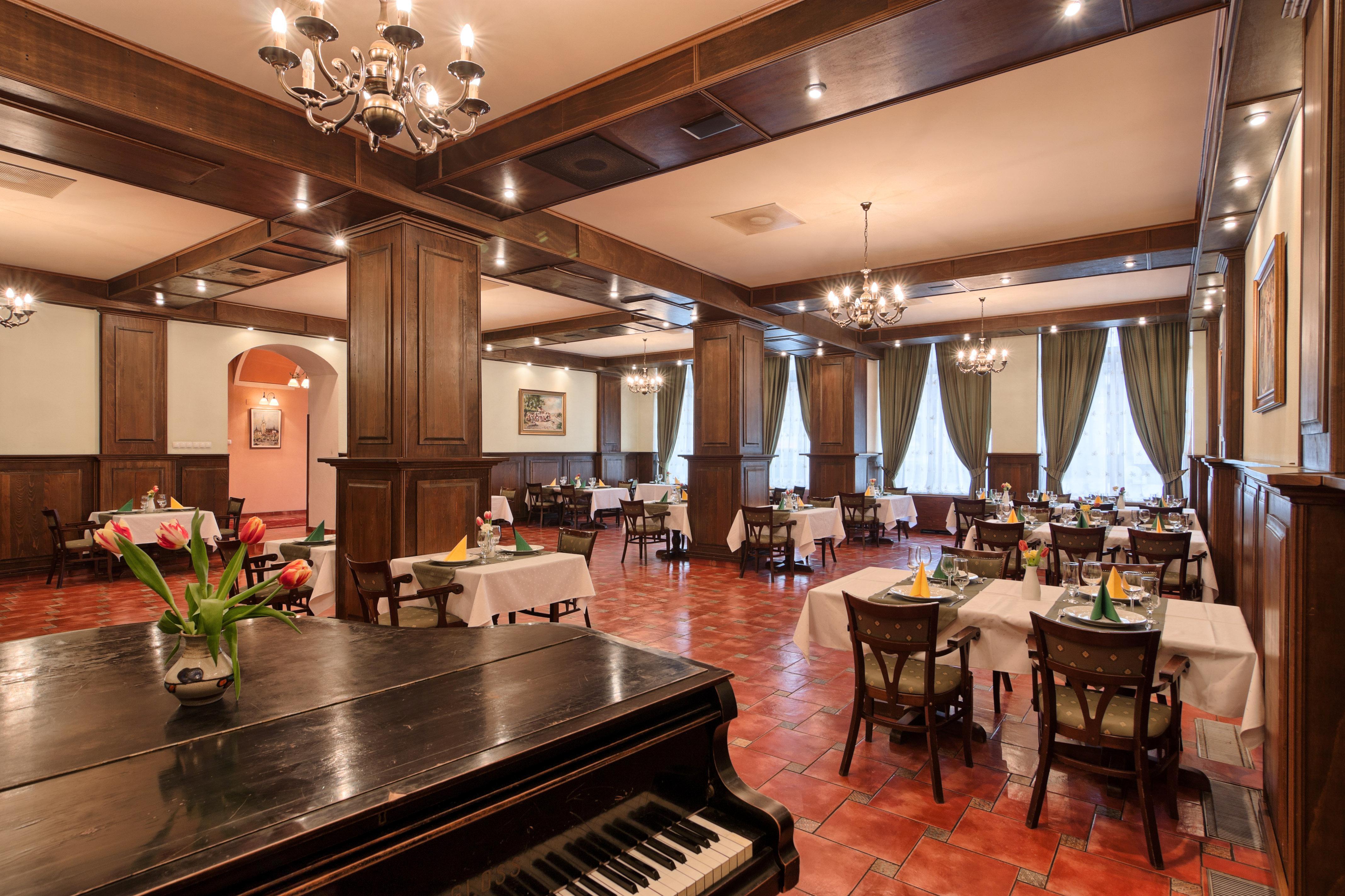 Hotel Traube Медиаш Экстерьер фото