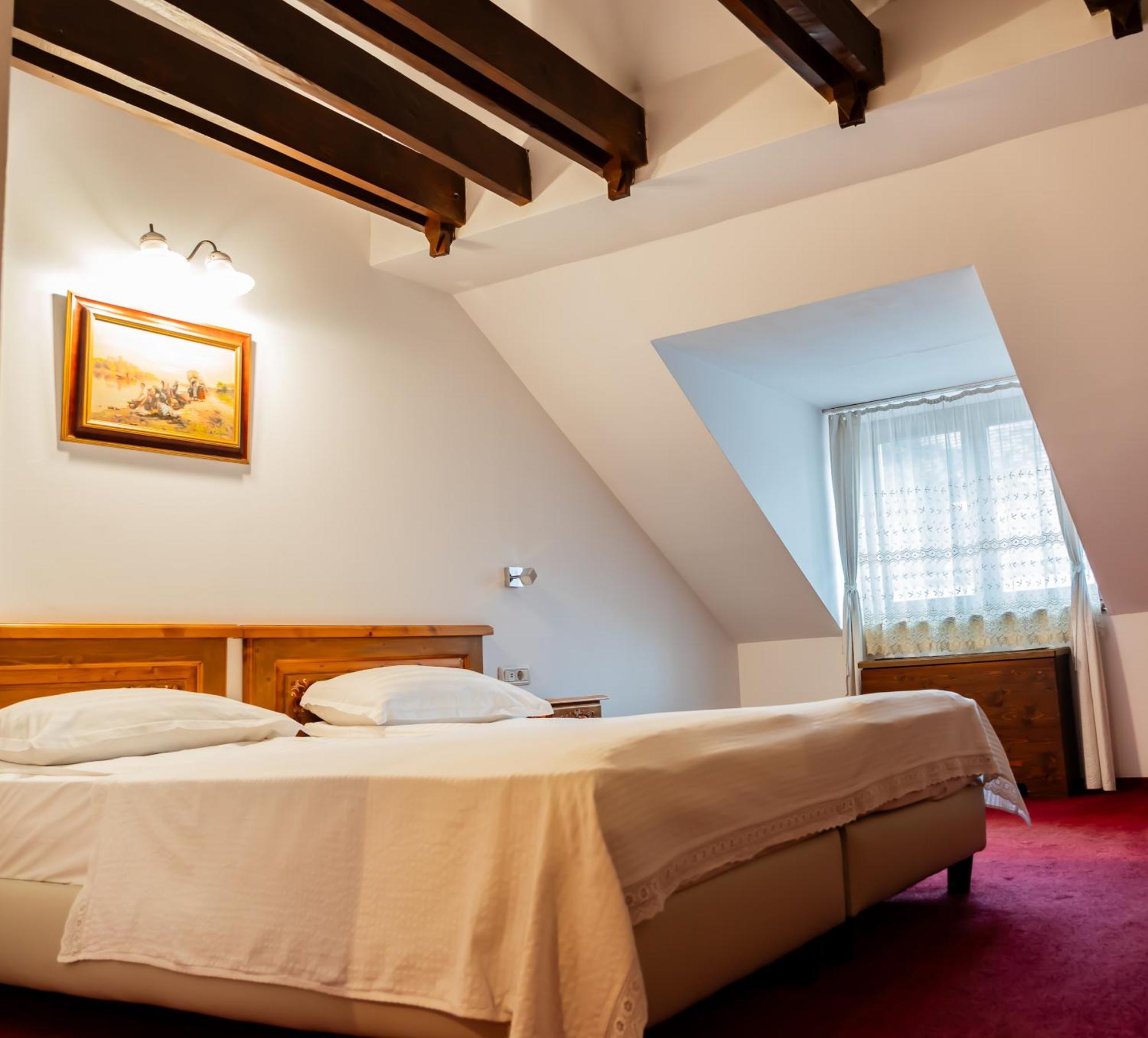 Hotel Traube Медиаш Экстерьер фото