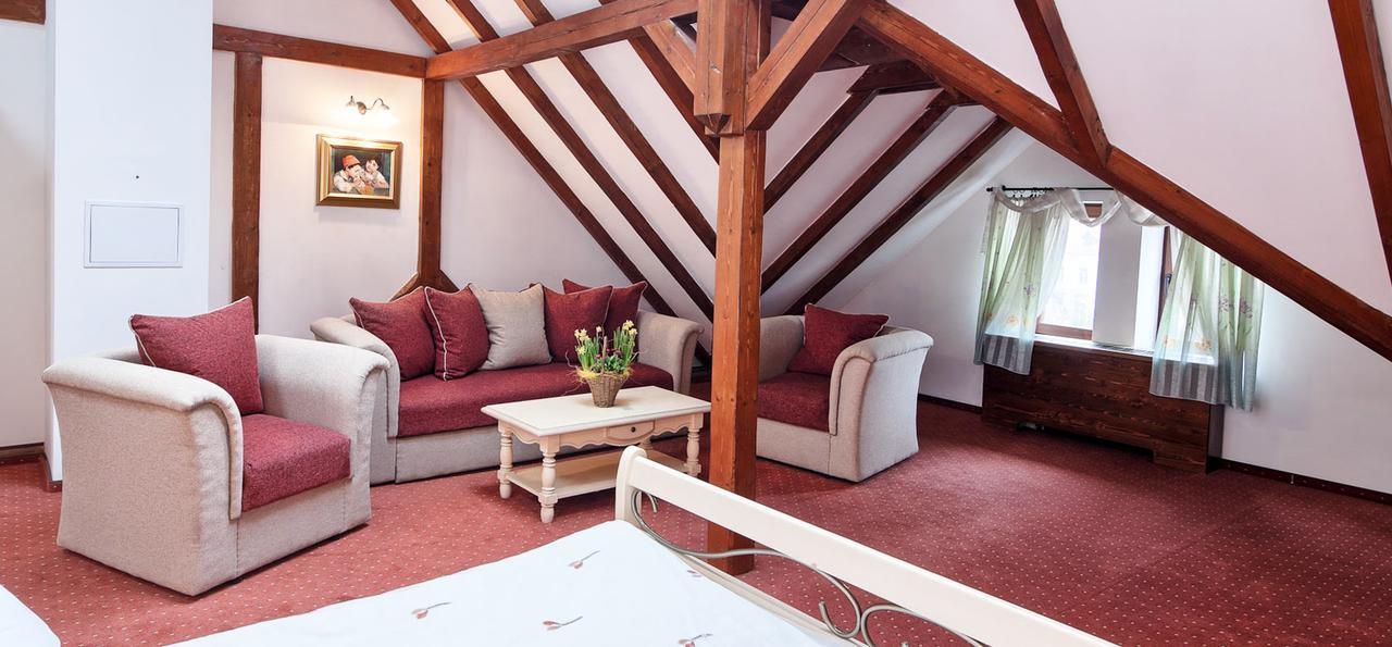 Hotel Traube Медиаш Экстерьер фото