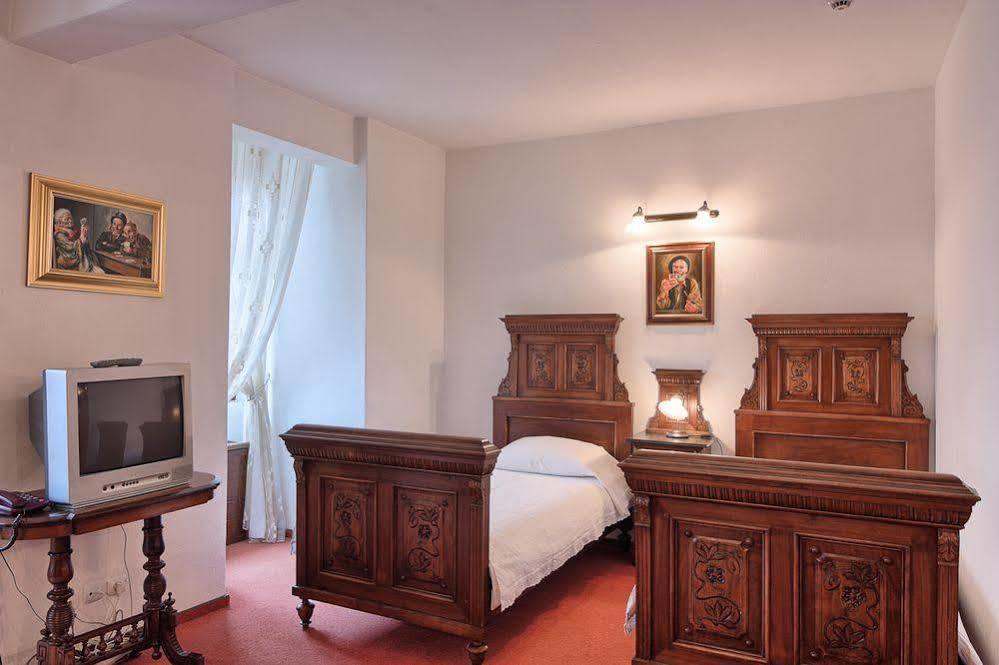 Hotel Traube Медиаш Экстерьер фото
